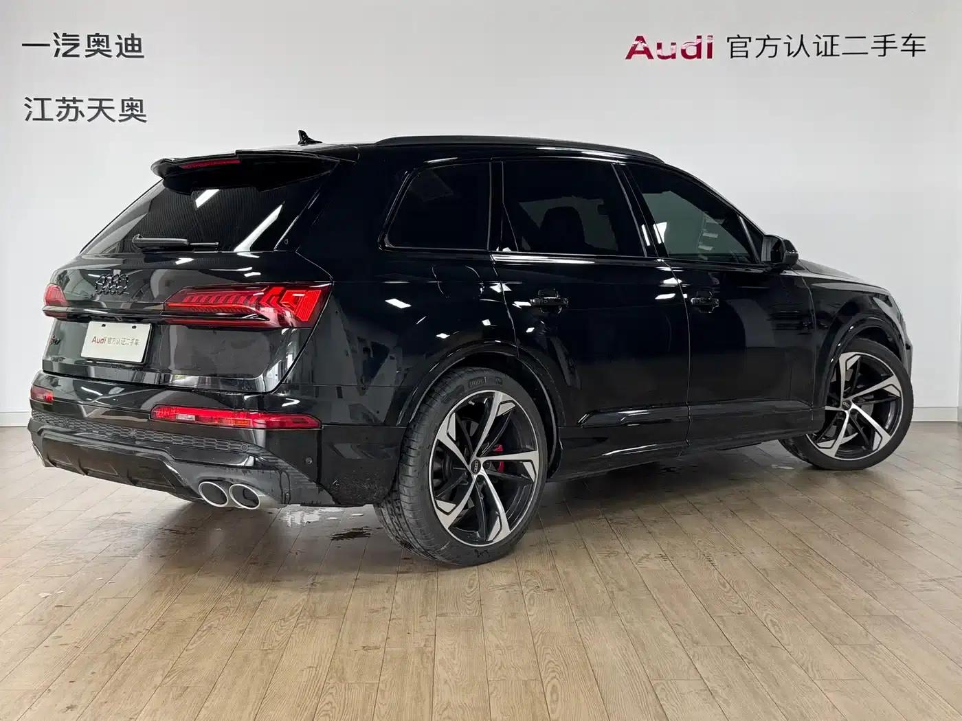 Audi SQ7 2024 4.0 TFSI Dark Knight Edition — миниатюра 4