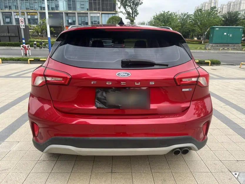 Used Ford Focus Active 2020 EcoBoost 180 Automatic Titanium Edition — миниатюра 13