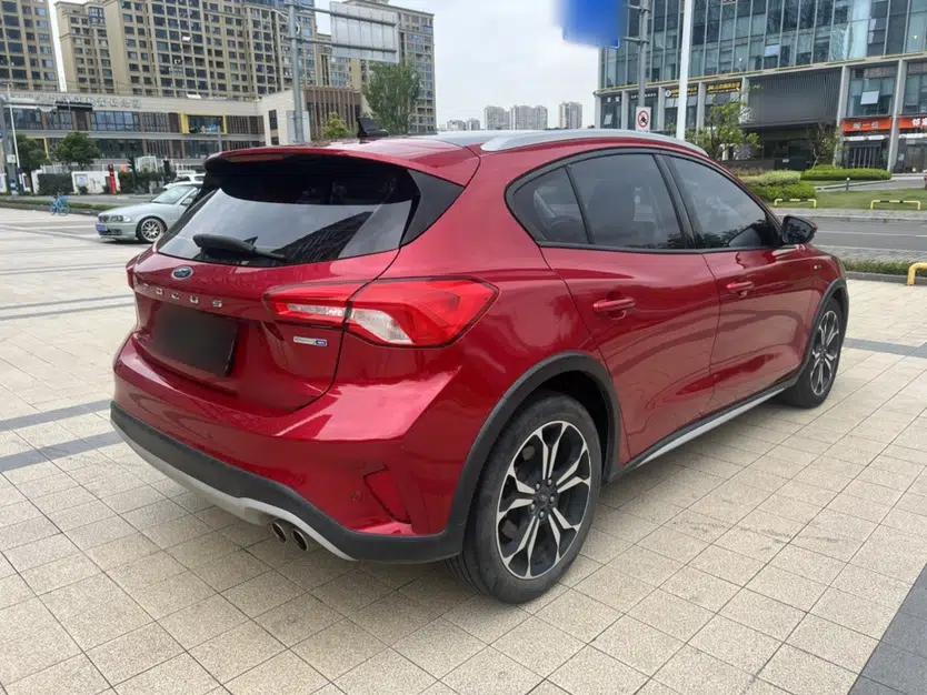 Used Ford Focus Active 2020 EcoBoost 180 Automatic Titanium Edition — миниатюра 14