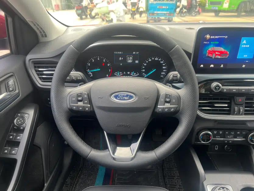 Used Ford Focus Active 2020 EcoBoost 180 Automatic Titanium Edition — миниатюра 20