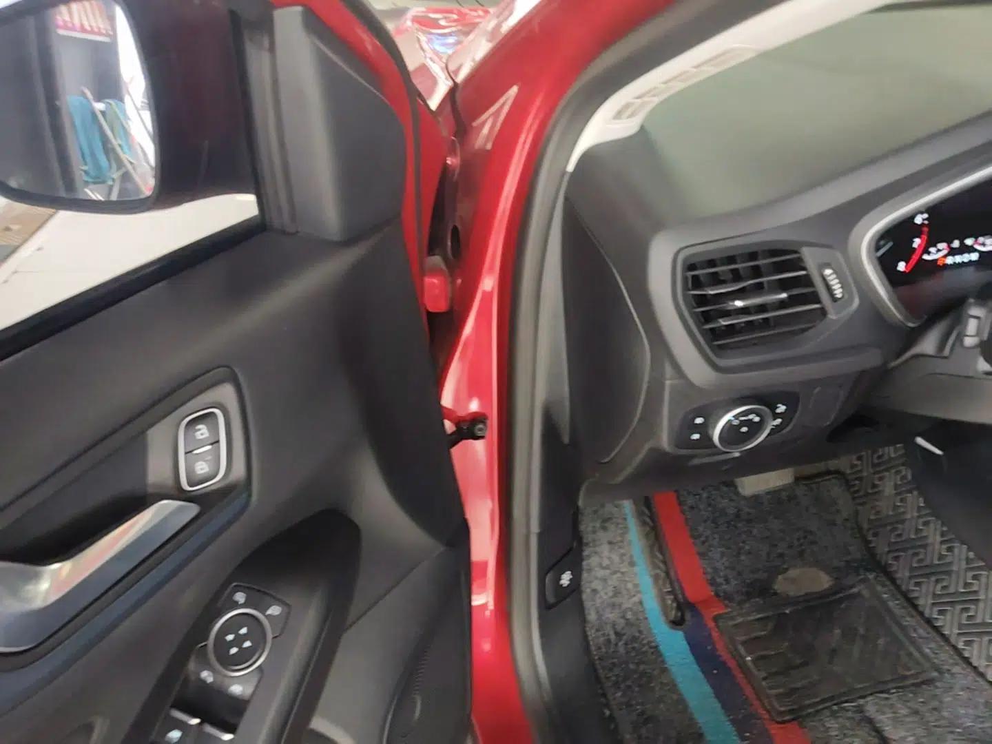Used Ford Focus Active 2020 EcoBoost 180 Automatic Titanium Edition — миниатюра 25