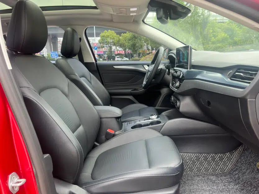 Used Ford Focus Active 2020 EcoBoost 180 Automatic Titanium Edition — миниатюра 26