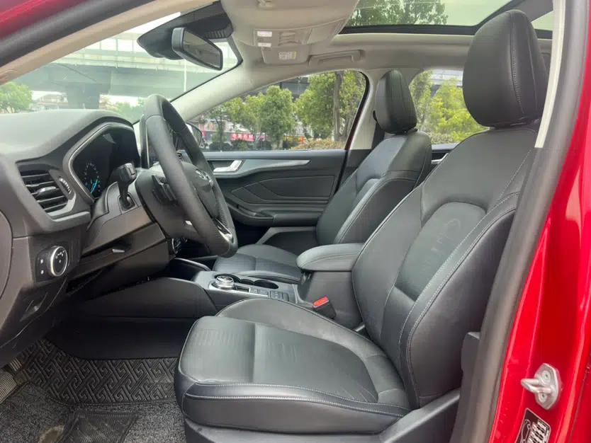 Used Ford Focus Active 2020 EcoBoost 180 Automatic Titanium Edition — миниатюра 31