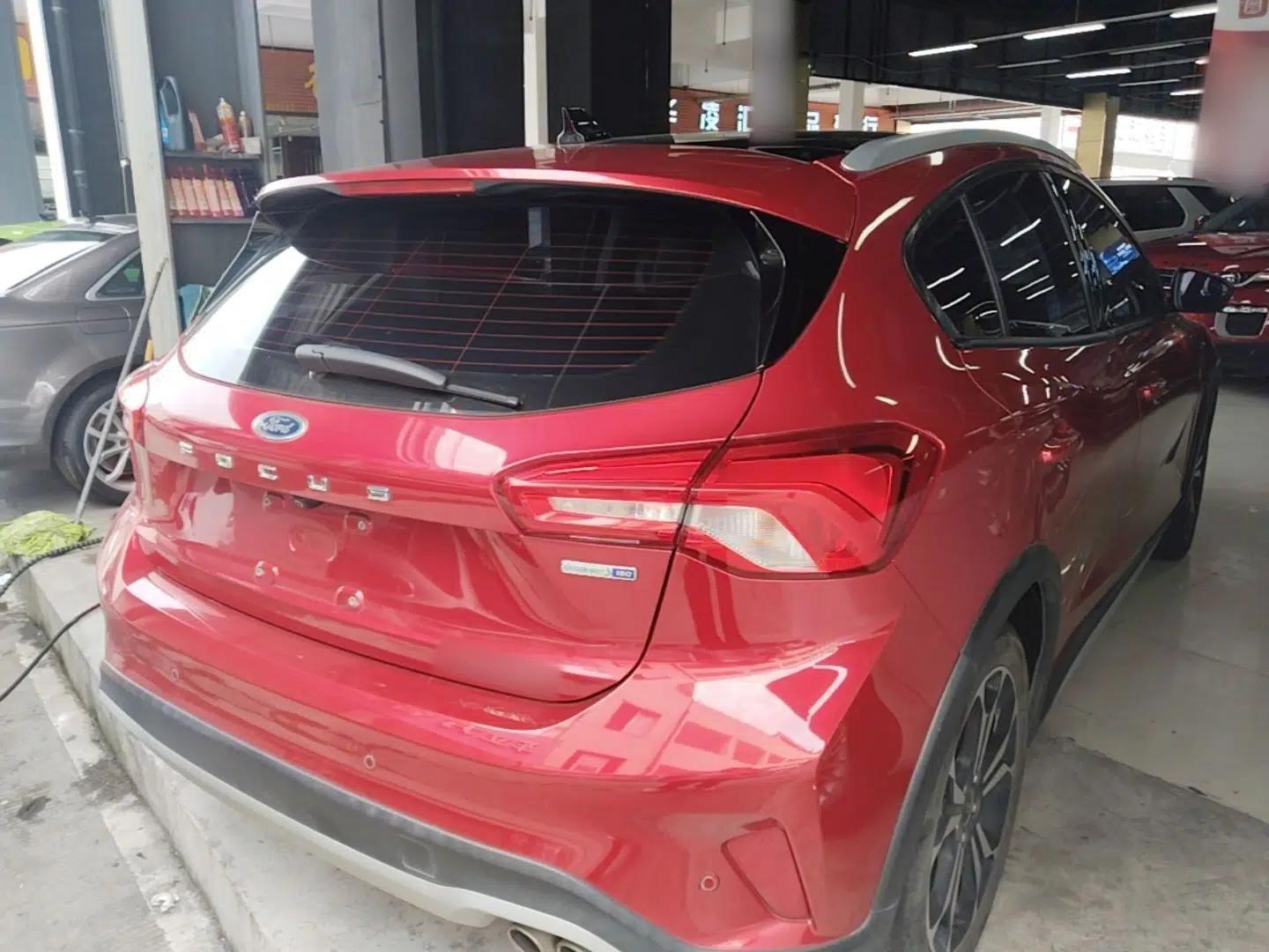 Used Ford Focus Active 2020 EcoBoost 180 Automatic Titanium Edition — миниатюра 6