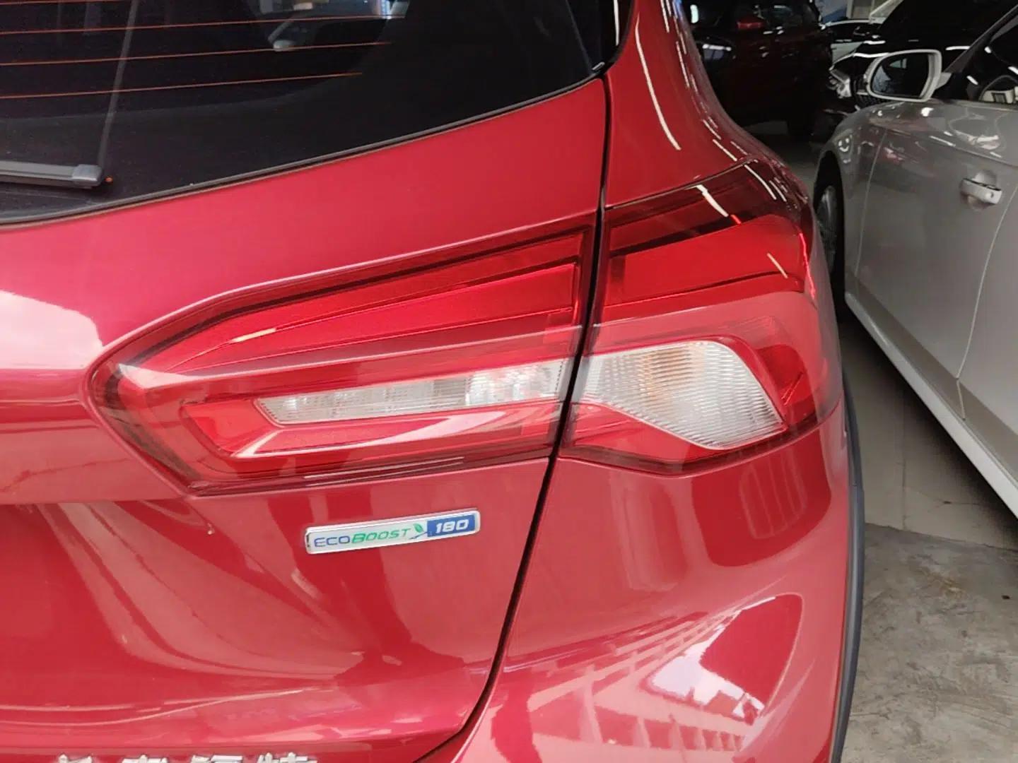 Used Ford Focus Active 2020 EcoBoost 180 Automatic Titanium Edition — миниатюра 9