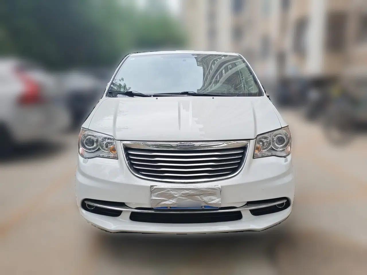 Used Chrysler Grand Voyager 2013 3.6L Luxury Edition — миниатюра 2