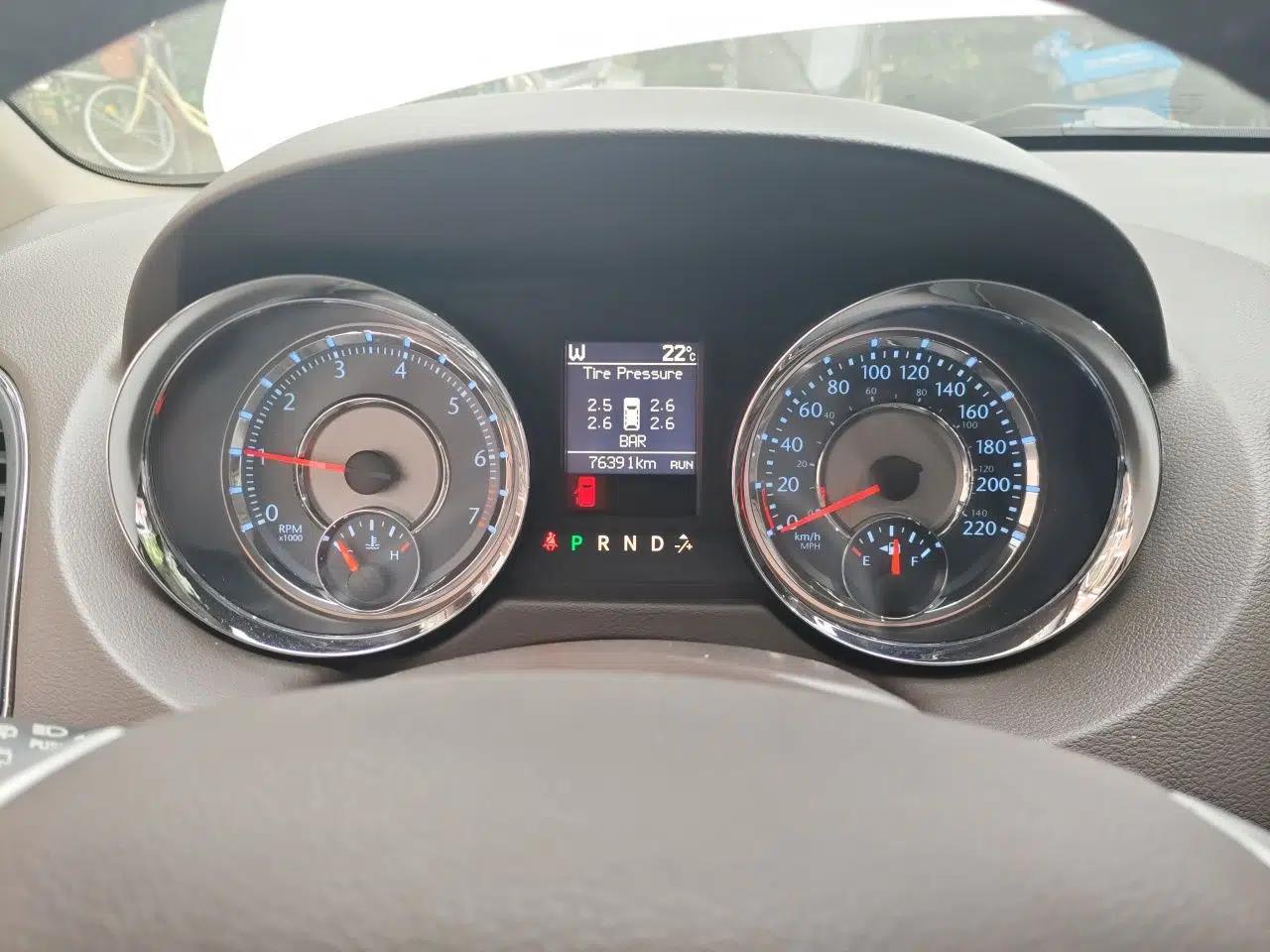 Used Chrysler Grand Voyager 2013 3.6L Luxury Edition — миниатюра 11