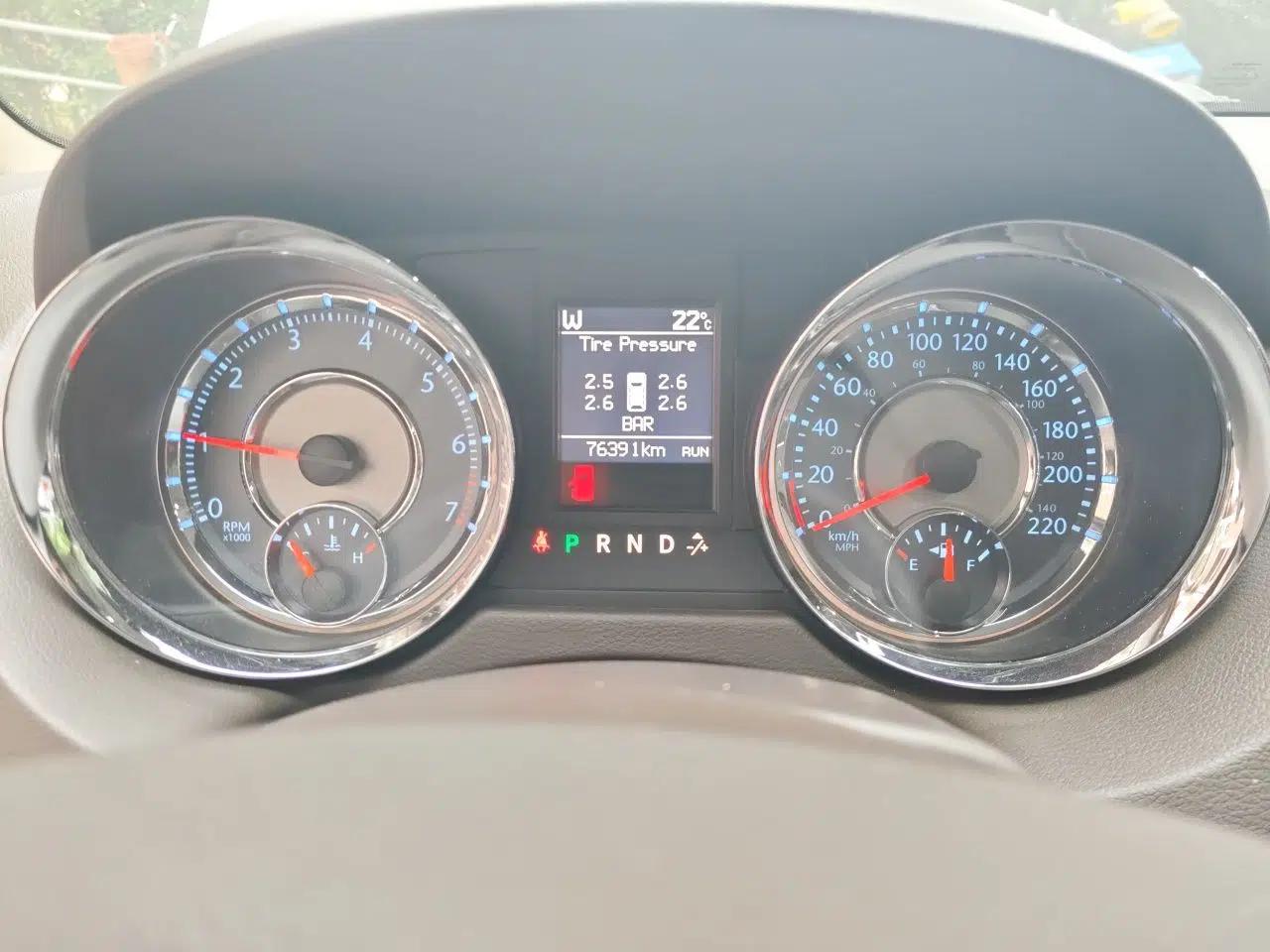 Used Chrysler Grand Voyager 2013 3.6L Luxury Edition — миниатюра 12
