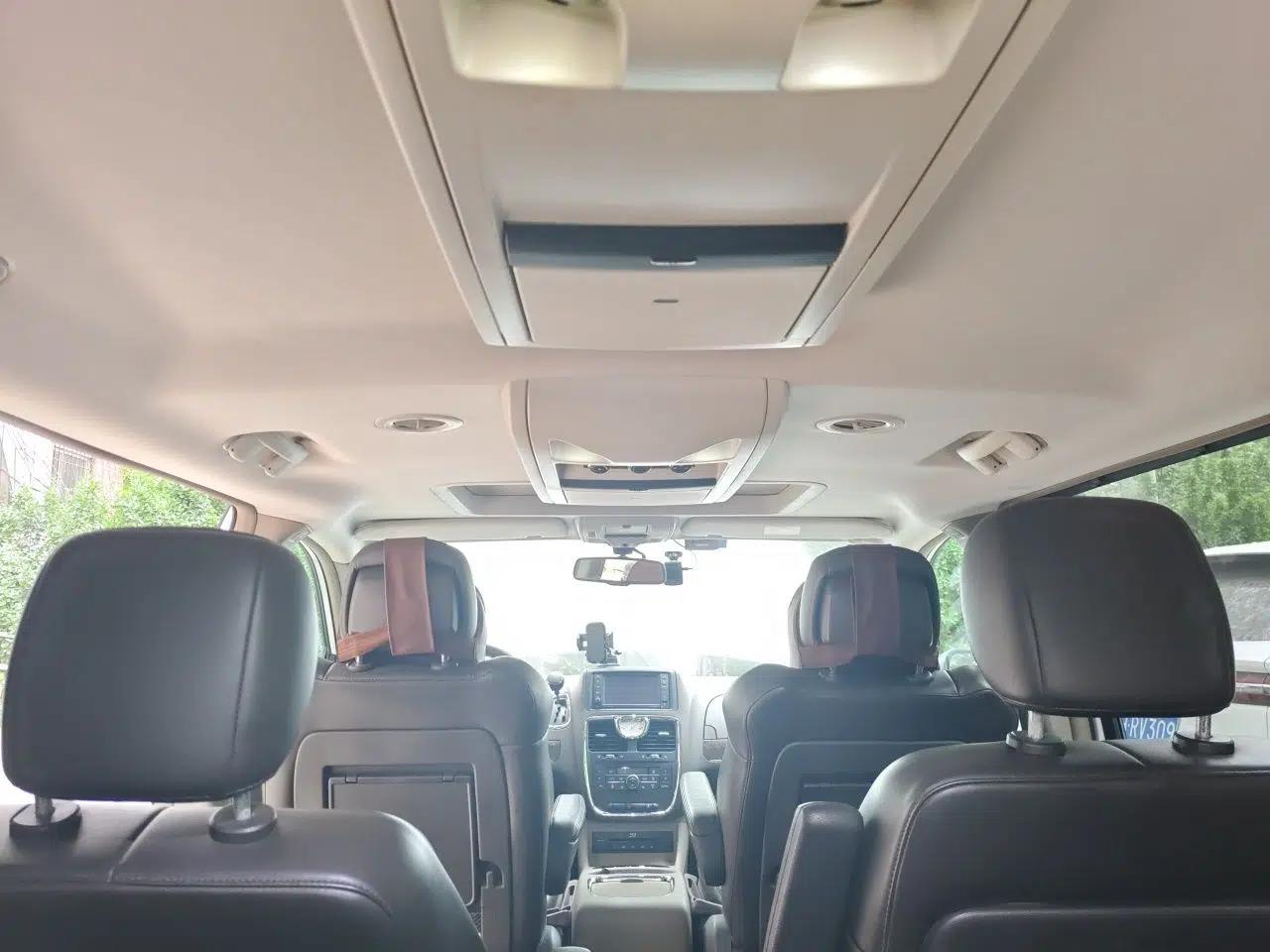 Used Chrysler Grand Voyager 2013 3.6L Luxury Edition — миниатюра 18