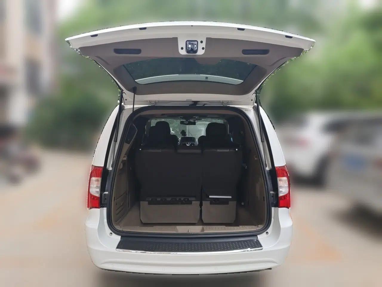 Used Chrysler Grand Voyager 2013 3.6L Luxury Edition — миниатюра 19