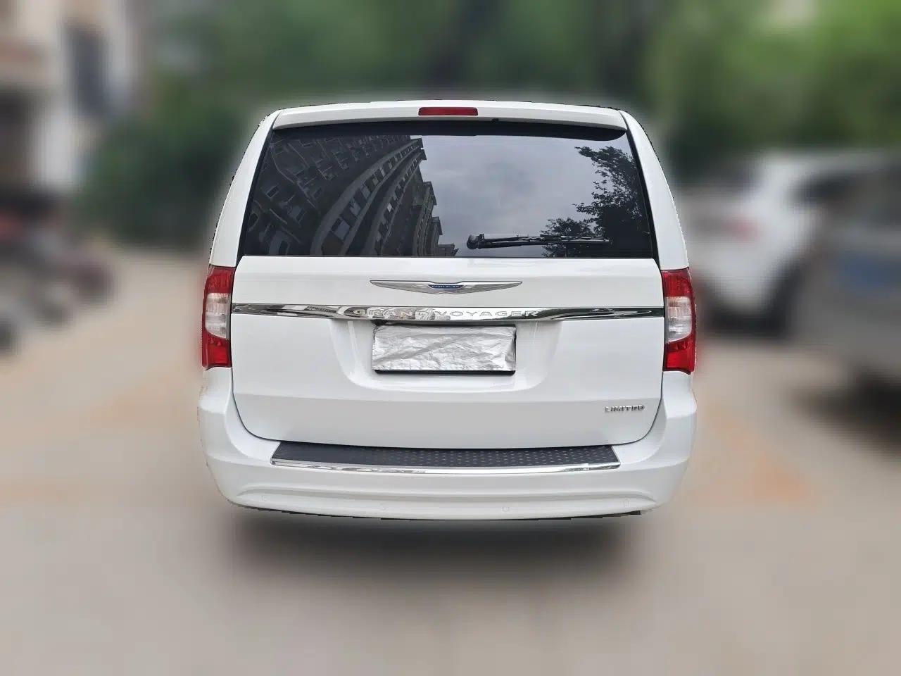 Used Chrysler Grand Voyager 2013 3.6L Luxury Edition — миниатюра 5