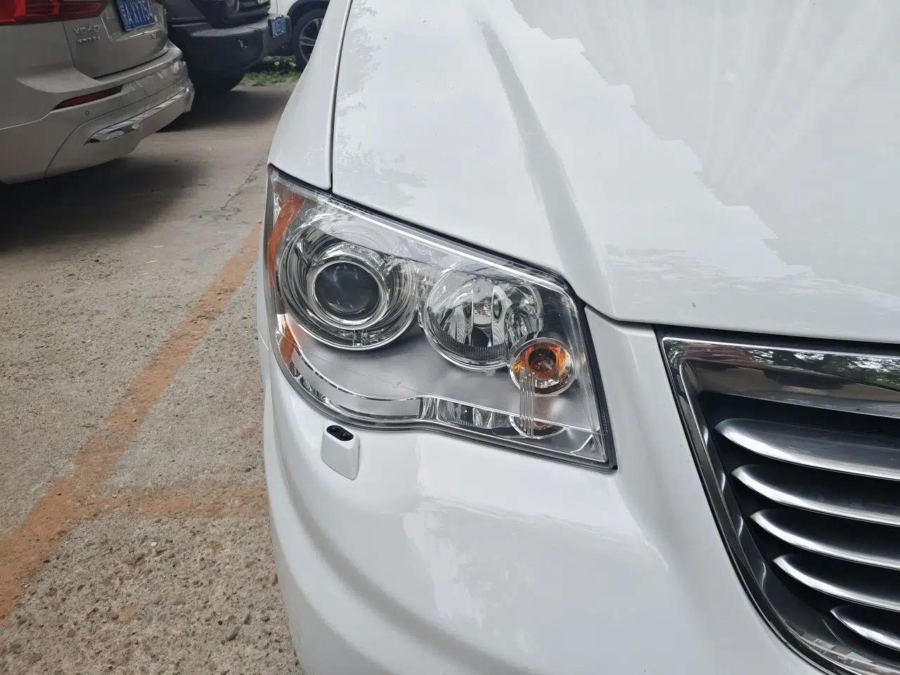 Used Chrysler Grand Voyager 2013 3.6L Luxury Edition — миниатюра 7