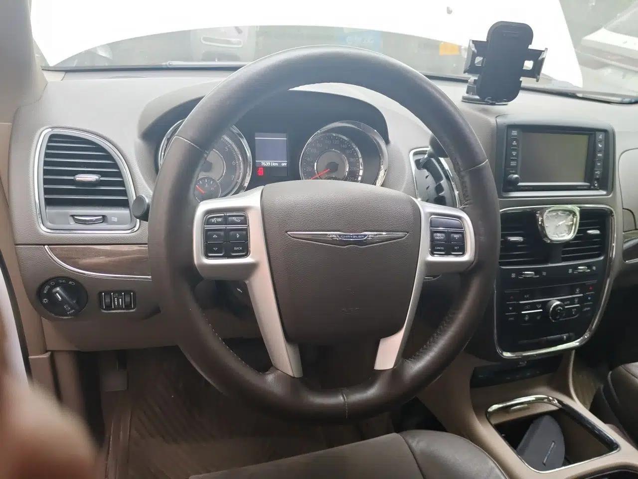 Used Chrysler Grand Voyager 2013 3.6L Luxury Edition — миниатюра 10