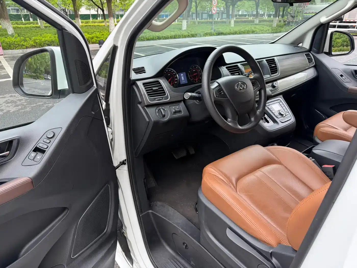 SAIC MAXUS RG10 2019 2.0TGI Pop-Top Camper Van Sunshine Edition — миниатюра 12