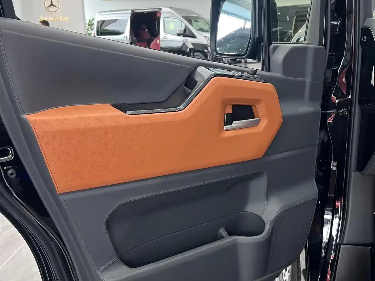 2025 HIACE 3.5L Automatic — миниатюра 4