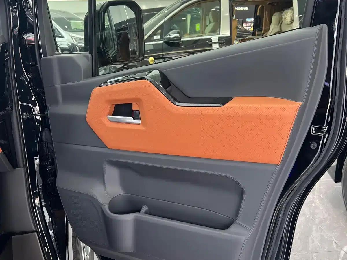 2025 HIACE 3.5L Automatic — миниатюра 6