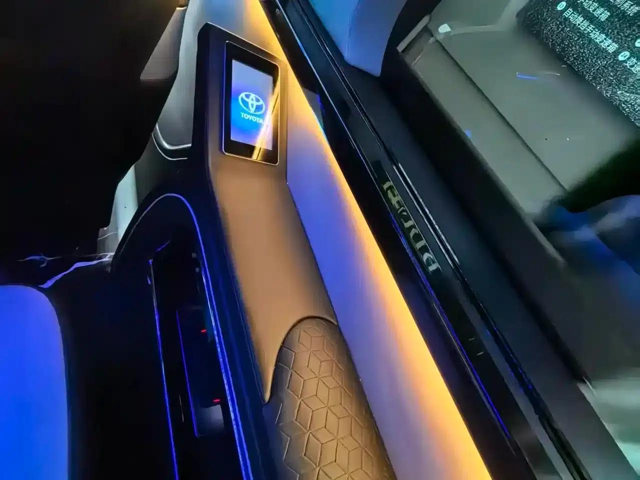 2022 HIACE 3.5L Middle East Edition — миниатюра 38