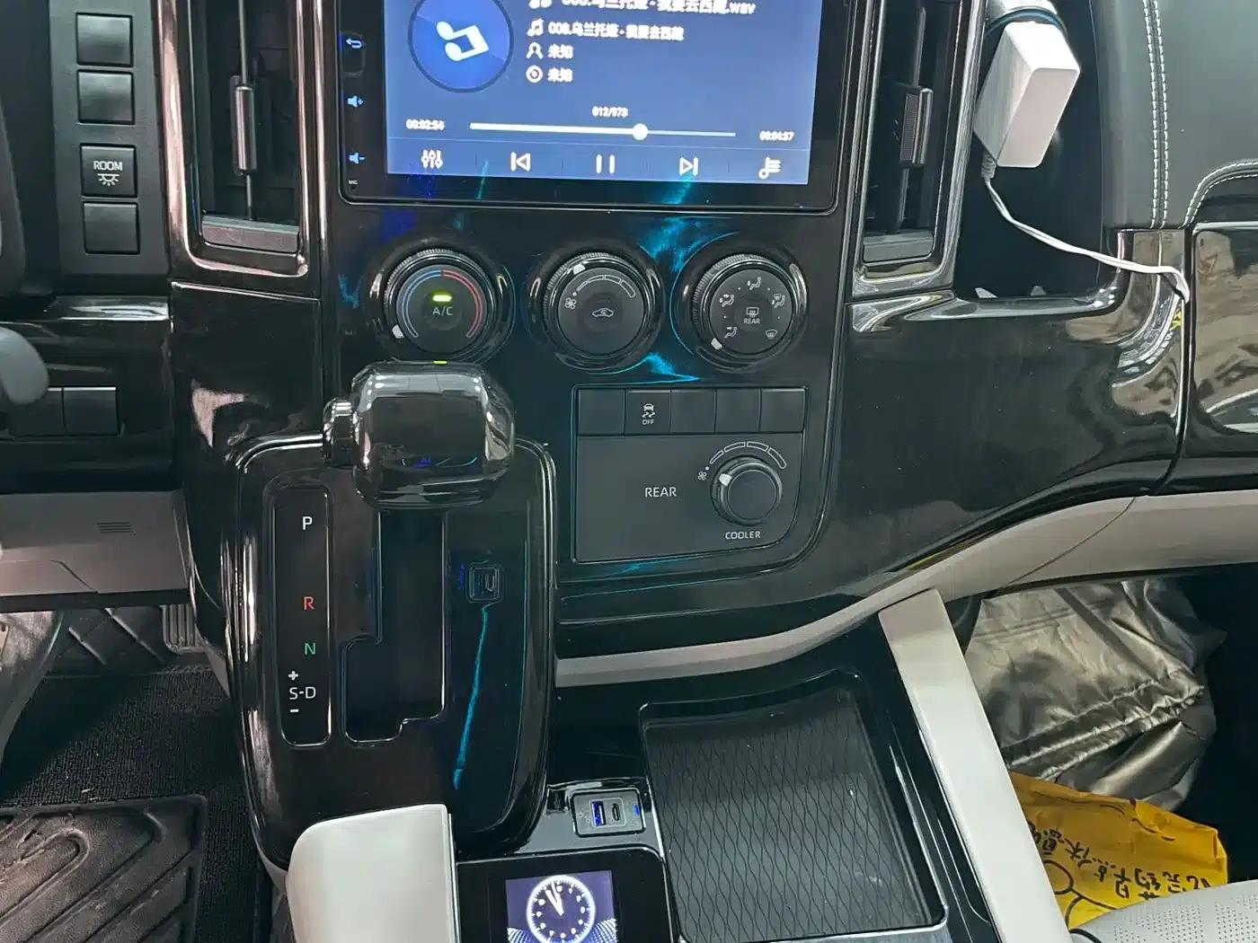 2022 HIACE 3.5L Middle East Edition — миниатюра 9