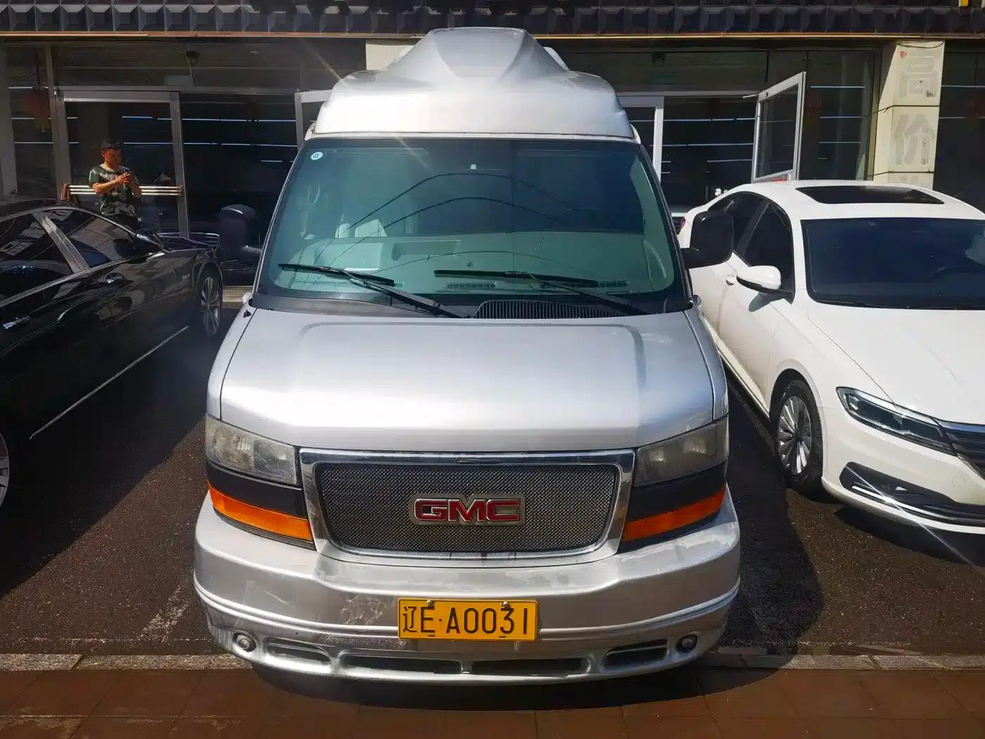 2011 SAVANA 6.0L Business Star 10-seater — миниатюра 2
