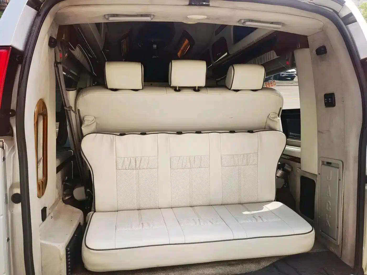 2011 SAVANA 6.0L Business Star 10-seater — миниатюра 17