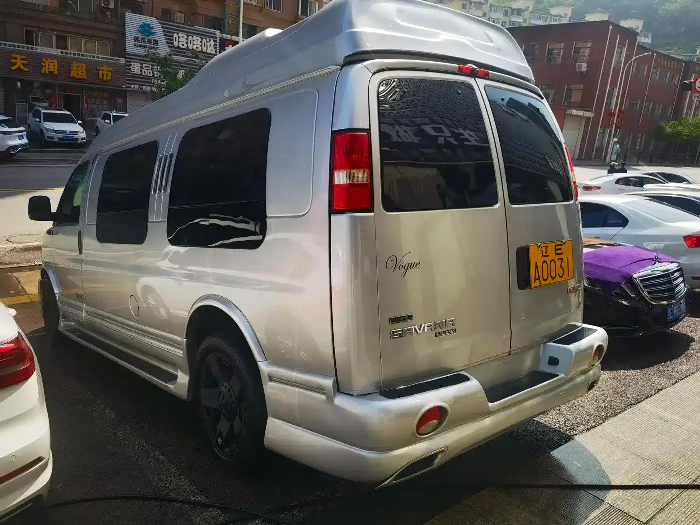 2011 SAVANA 6.0L Business Star 10-seater — миниатюра 4
