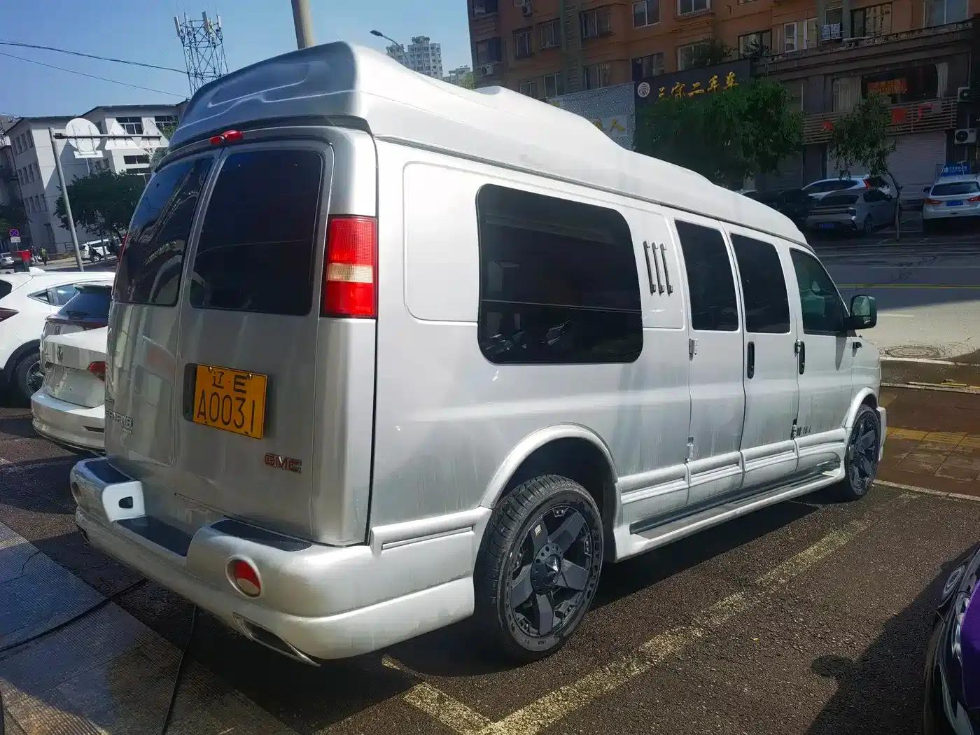 2011 SAVANA 6.0L Business Star 10-seater — миниатюра 5
