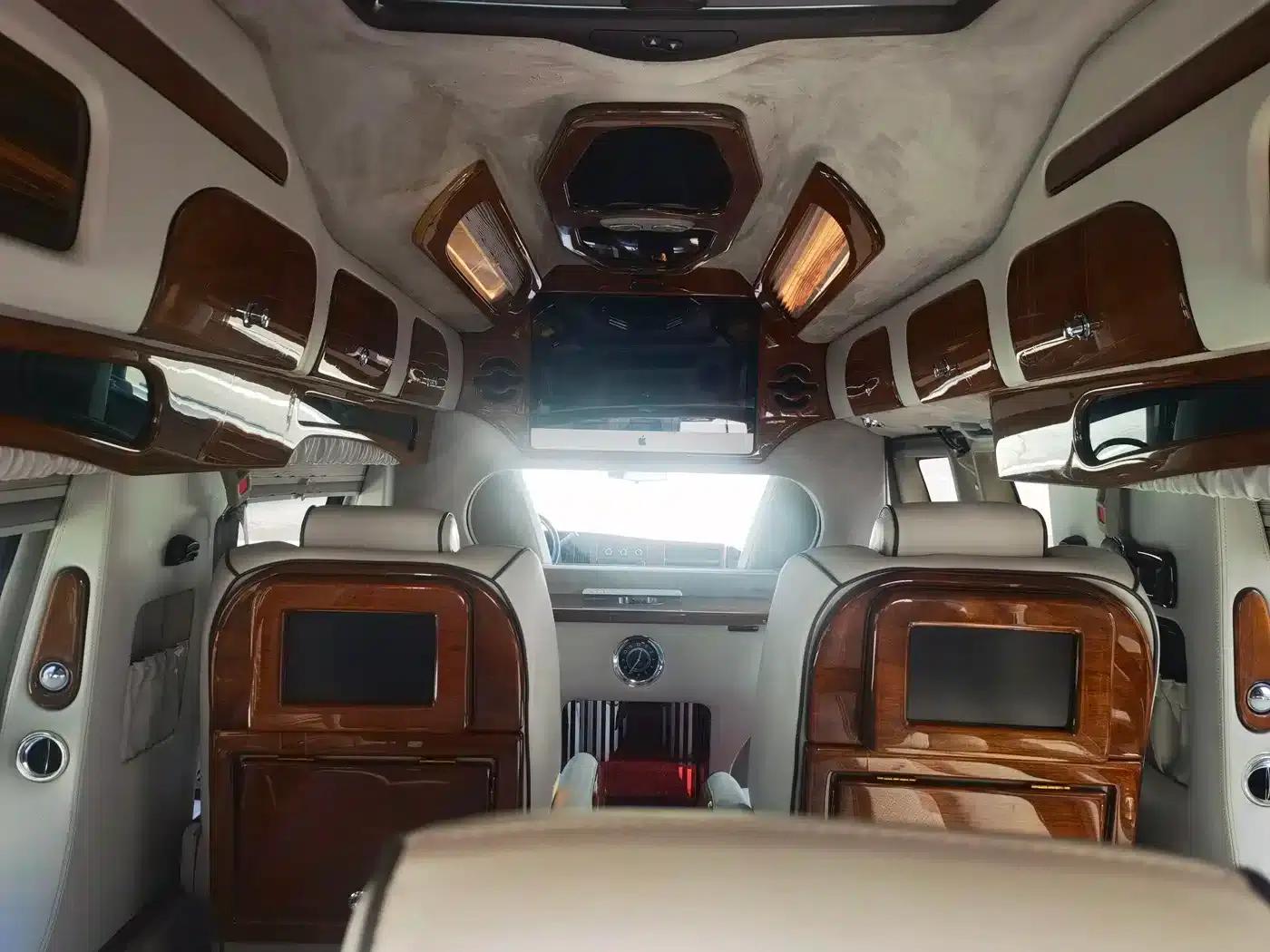 2011 SAVANA 6.0L Business Star 10-seater — миниатюра 6