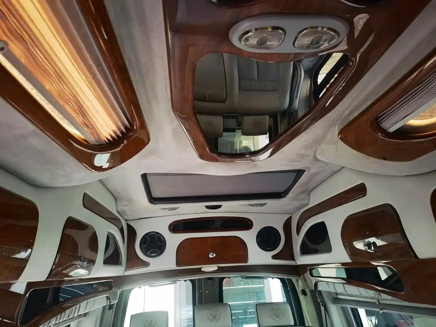 2011 SAVANA 6.0L Business Star 10-seater — миниатюра 7