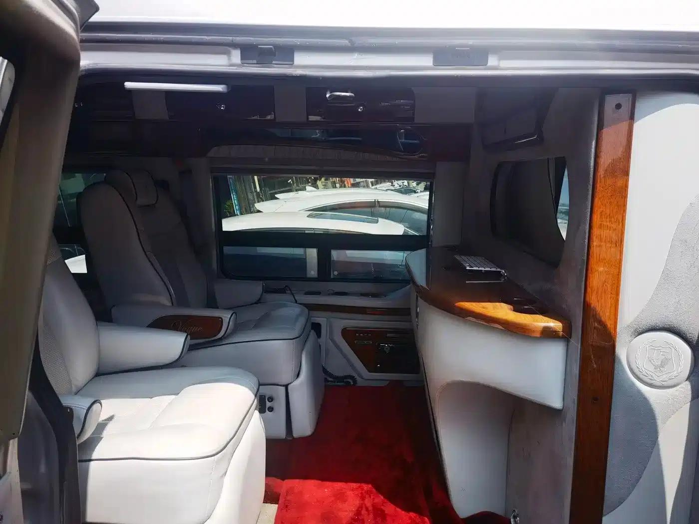2011 SAVANA 6.0L Business Star 10-seater — миниатюра 8