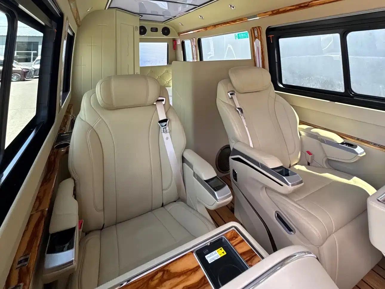 Hongqi Golden Sunflower Guoyue 2025 Model 3.0T 6-Seater — миниатюра 14
