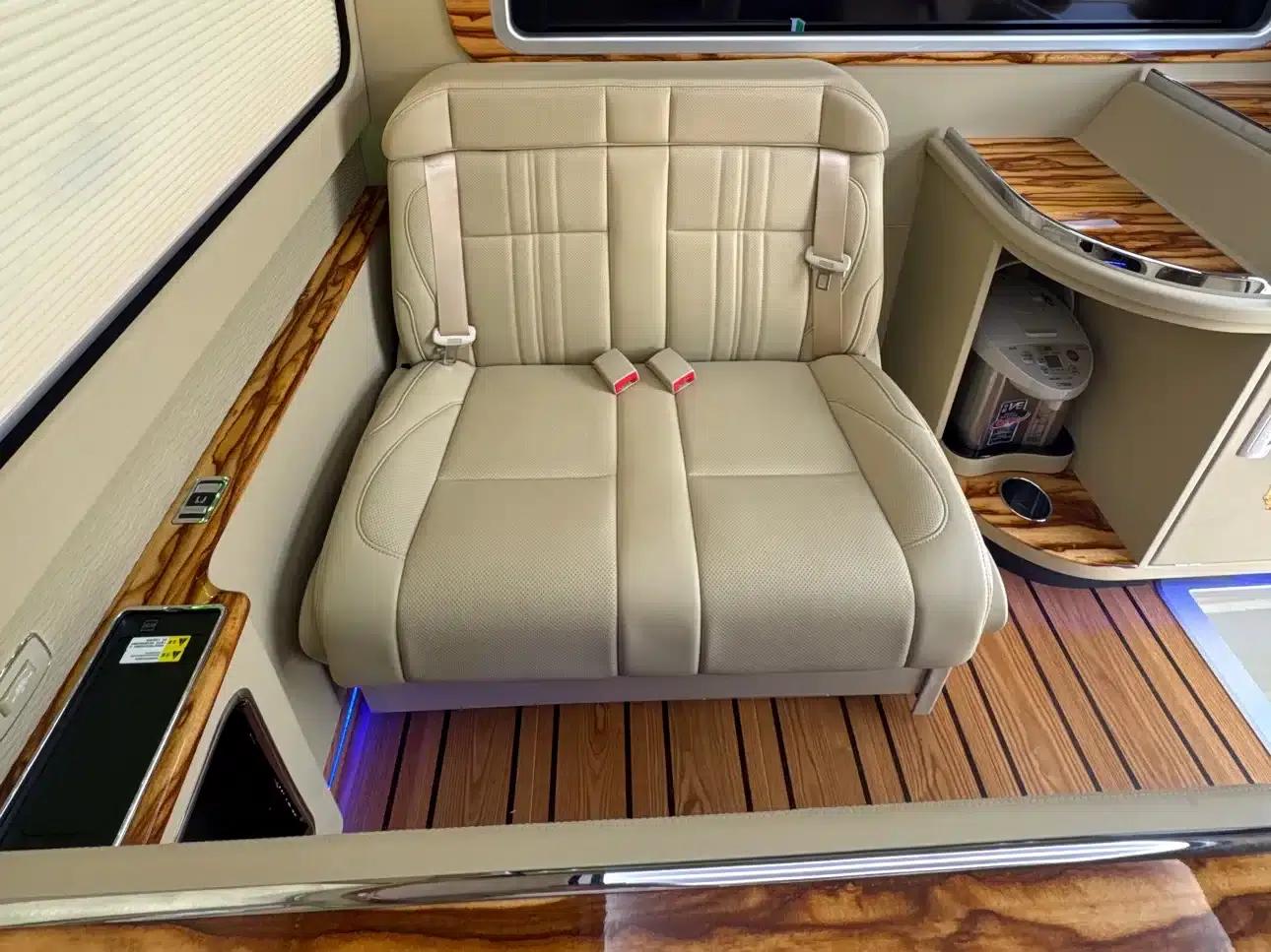 Hongqi Golden Sunflower Guoyue 2025 Model 3.0T 6-Seater — миниатюра 15