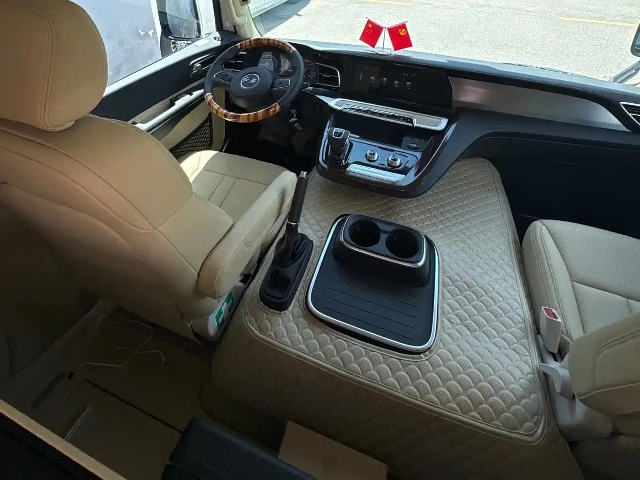 Hongqi Golden Sunflower Guoyue 2025 Model 3.0T 6-Seater — миниатюра 18