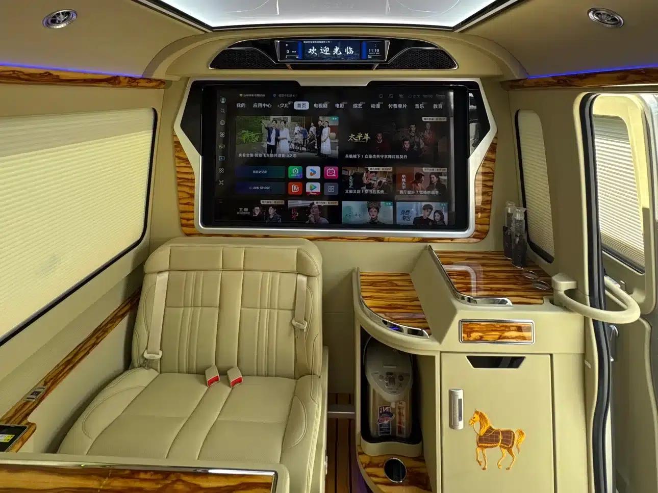 Hongqi Golden Sunflower Guoyue 2025 Model 3.0T 6-Seater — миниатюра 19