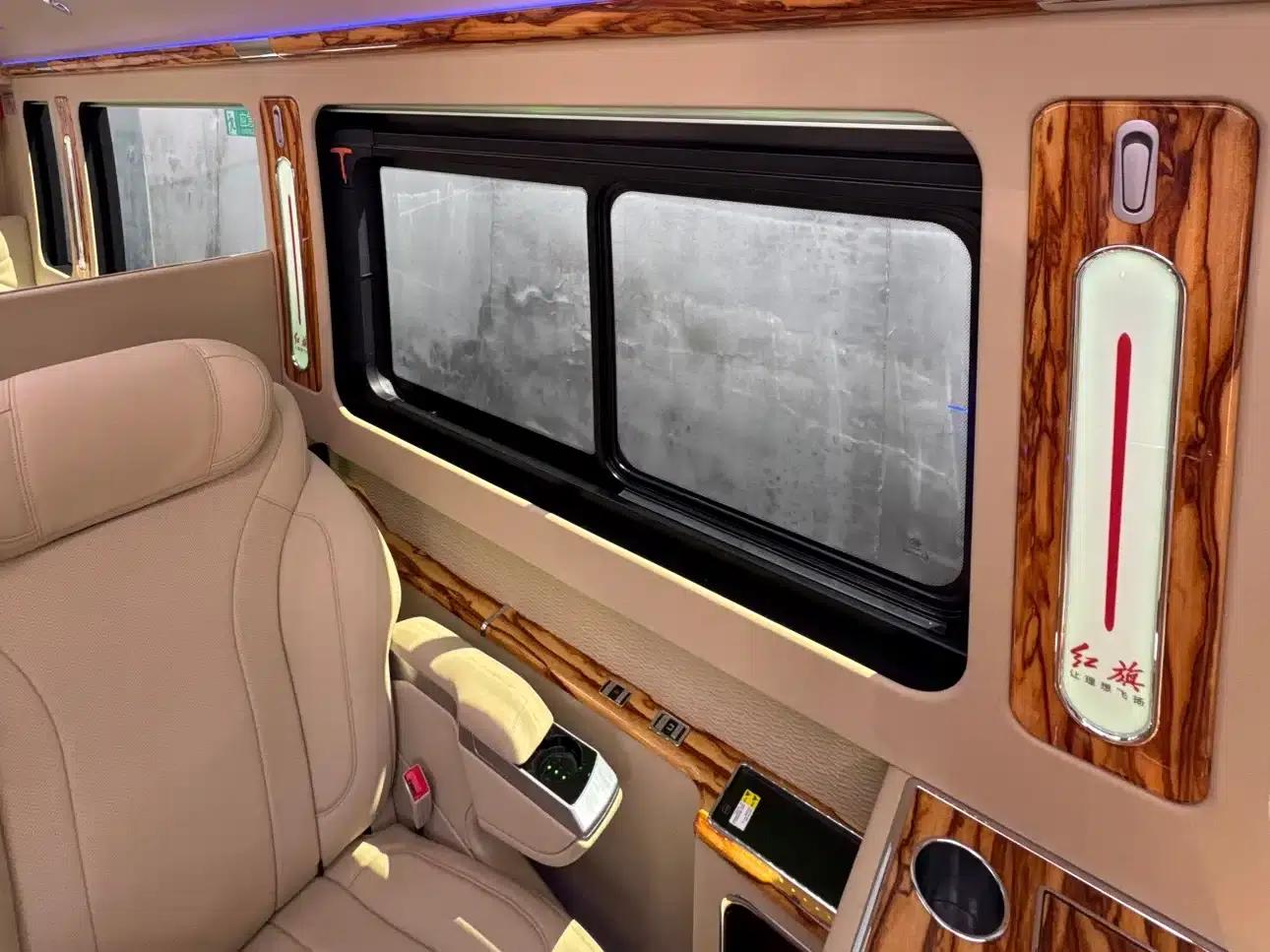 Hongqi Golden Sunflower Guoyue 2025 Model 3.0T 6-Seater — миниатюра 22