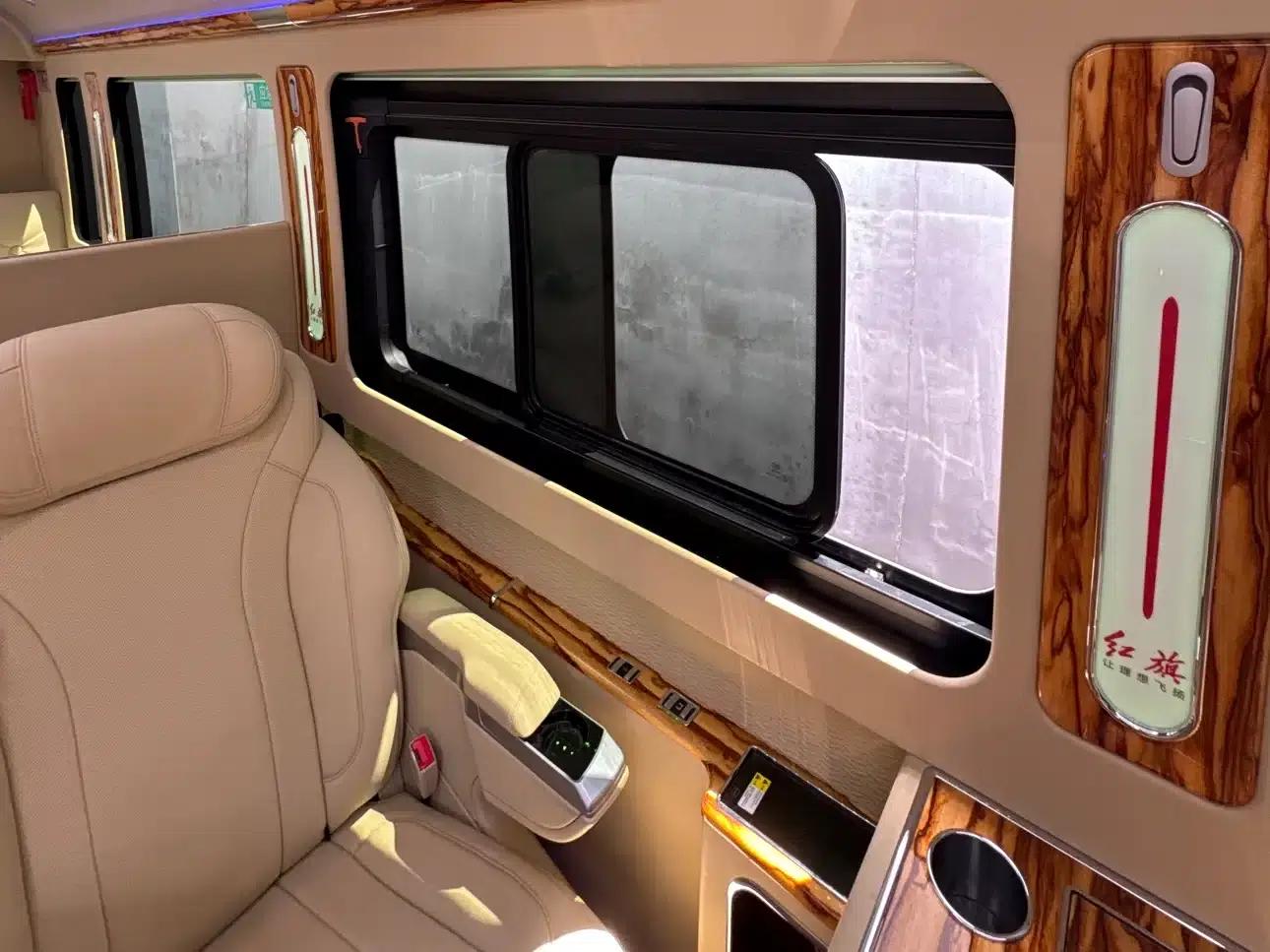 Hongqi Golden Sunflower Guoyue 2025 Model 3.0T 6-Seater — миниатюра 23
