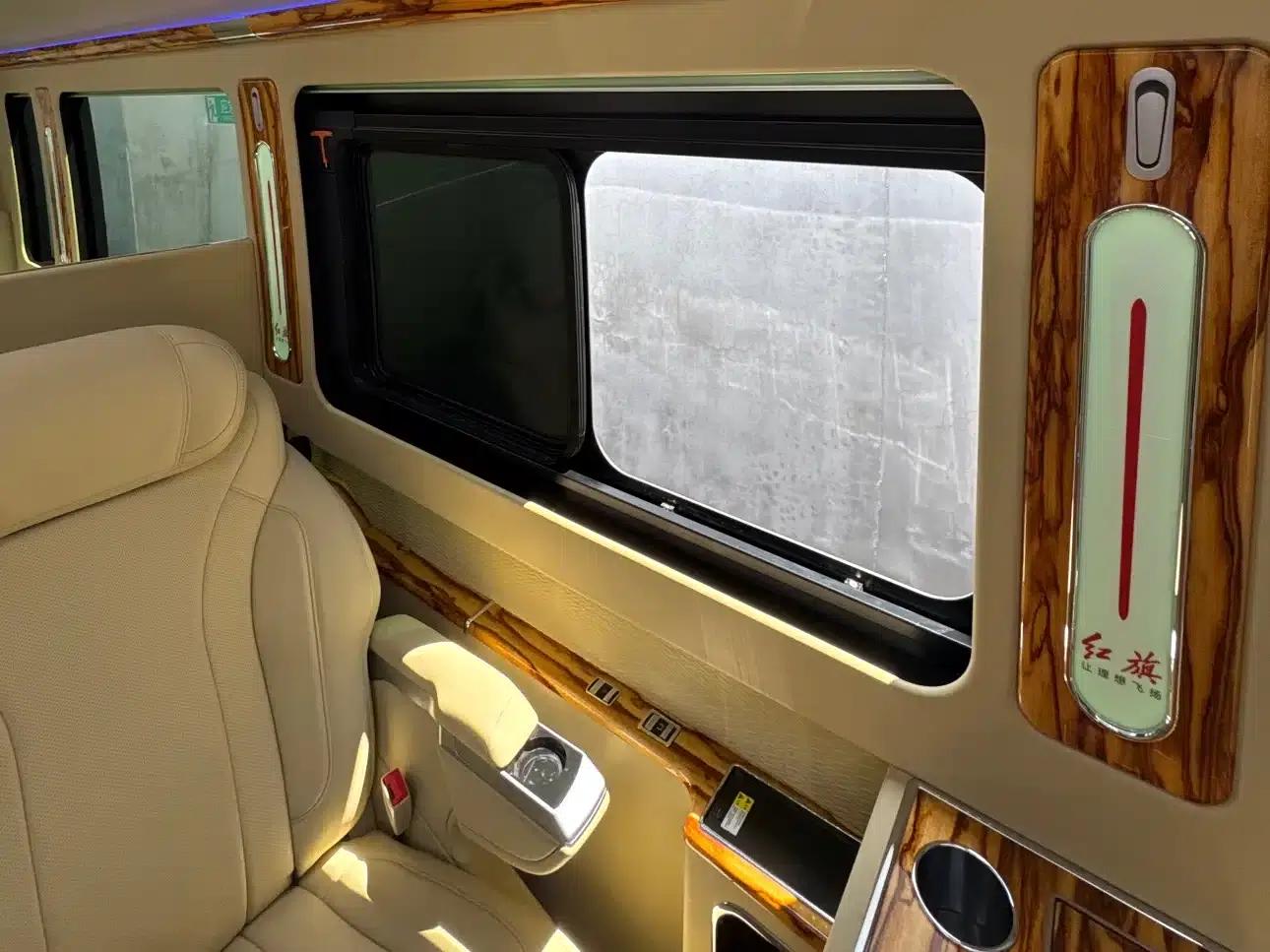 Hongqi Golden Sunflower Guoyue 2025 Model 3.0T 6-Seater — миниатюра 24