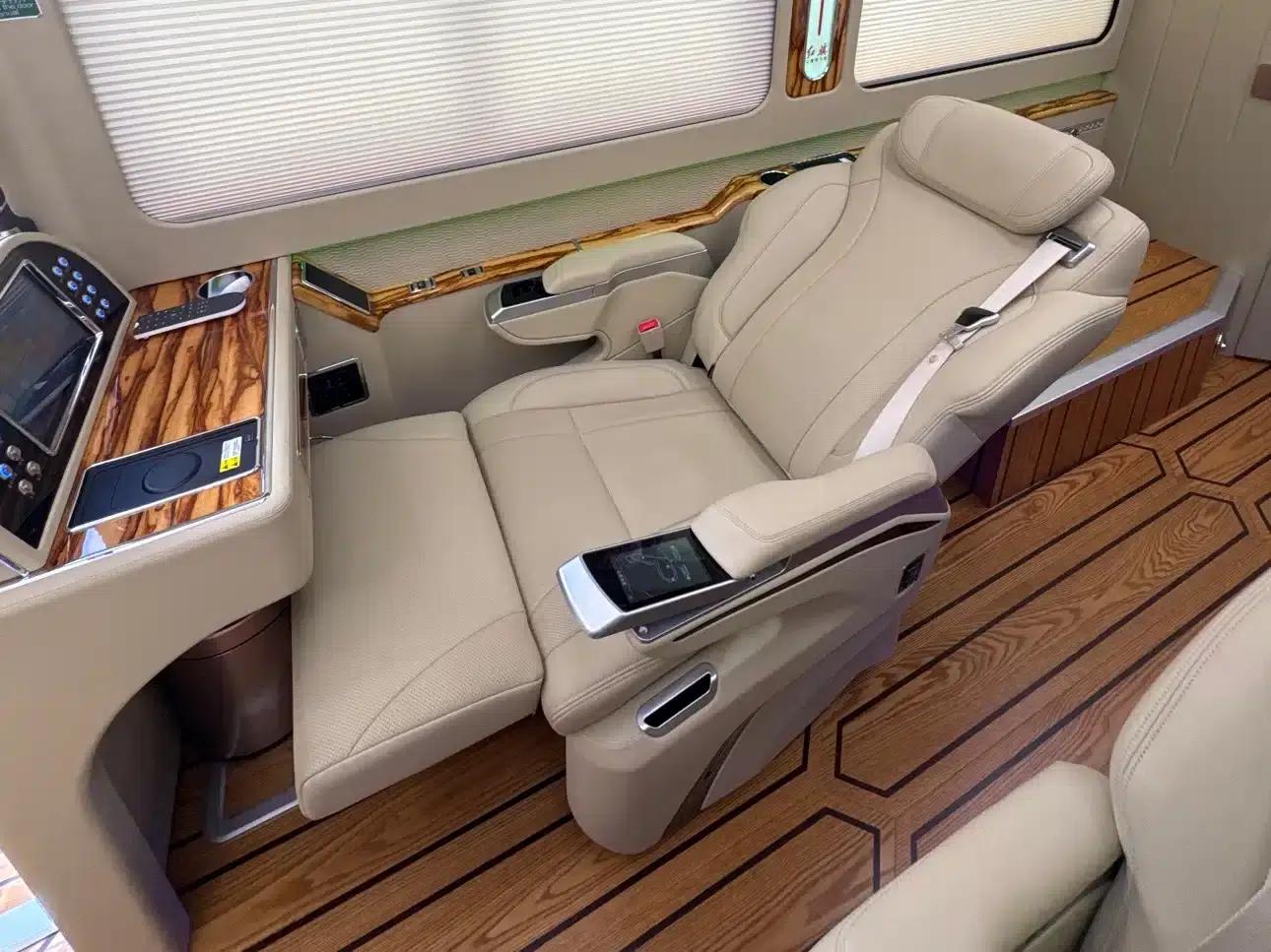 Hongqi Golden Sunflower Guoyue 2025 Model 3.0T 6-Seater — миниатюра 25