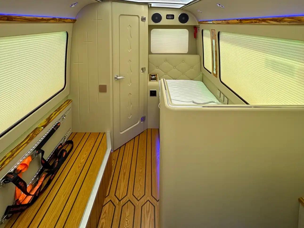 Hongqi Golden Sunflower Guoyue 2025 Model 3.0T 6-Seater — миниатюра 28