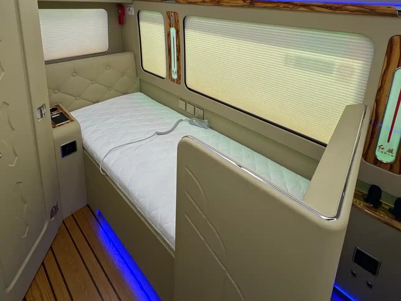 Hongqi Golden Sunflower Guoyue 2025 Model 3.0T 6-Seater — миниатюра 30