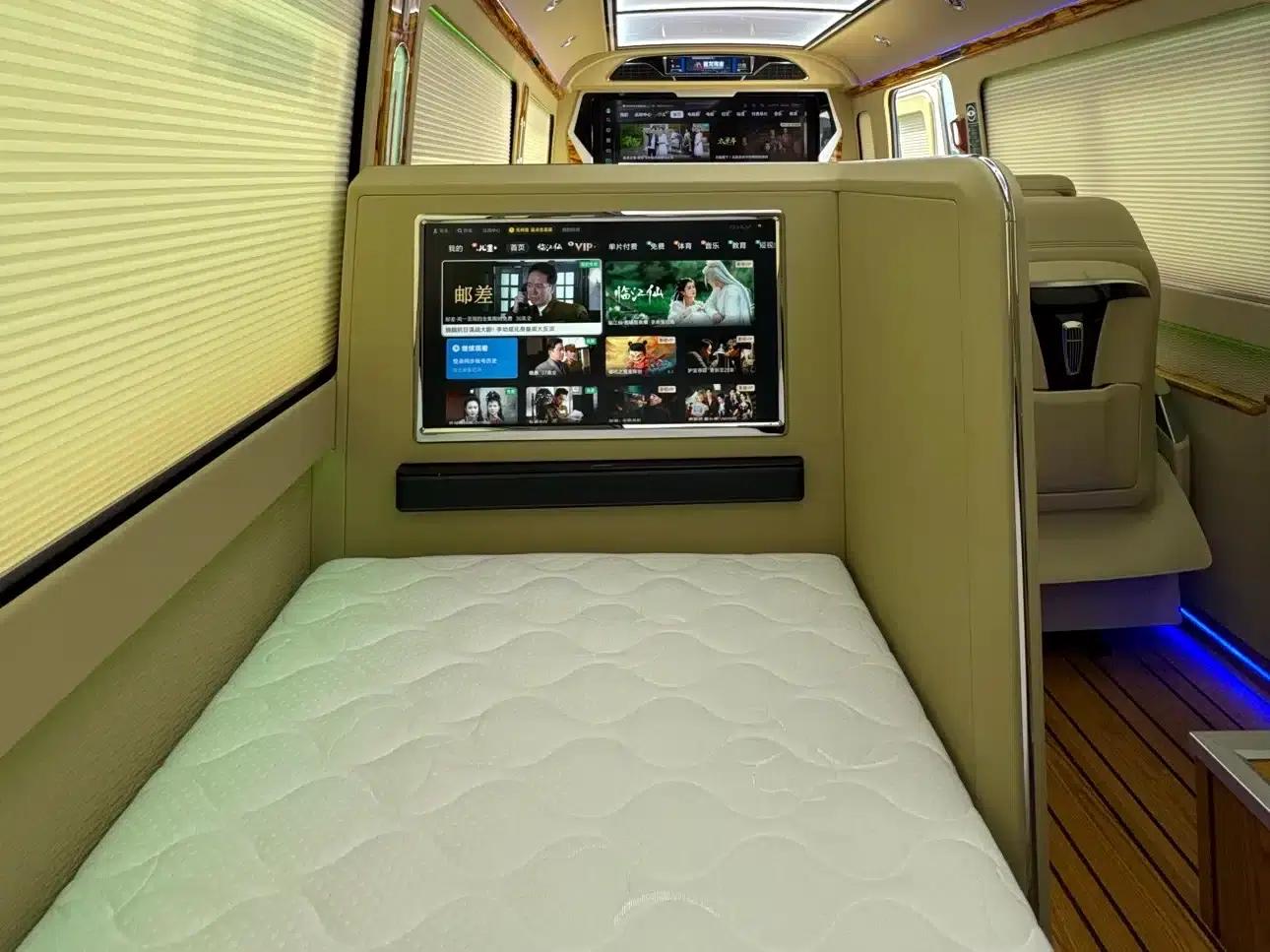 Hongqi Golden Sunflower Guoyue 2025 Model 3.0T 6-Seater — миниатюра 32