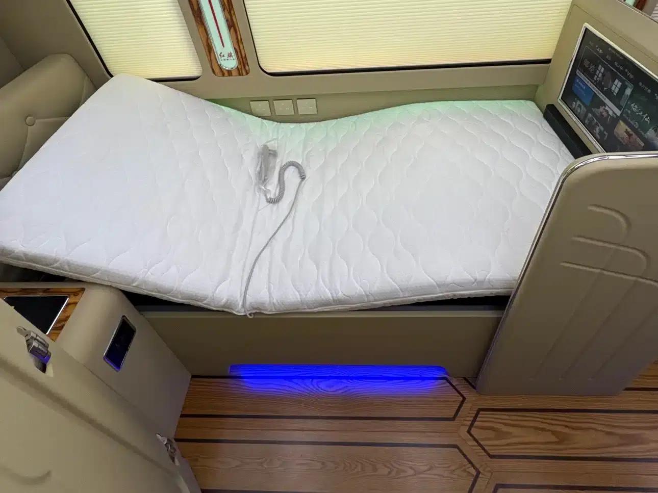 Hongqi Golden Sunflower Guoyue 2025 Model 3.0T 6-Seater — миниатюра 33
