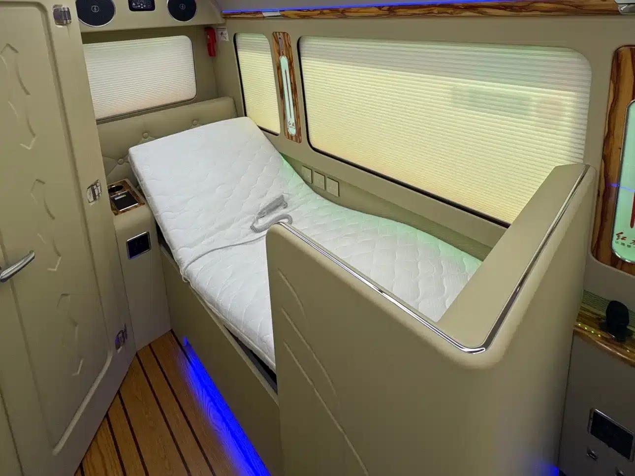 Hongqi Golden Sunflower Guoyue 2025 Model 3.0T 6-Seater — миниатюра 34