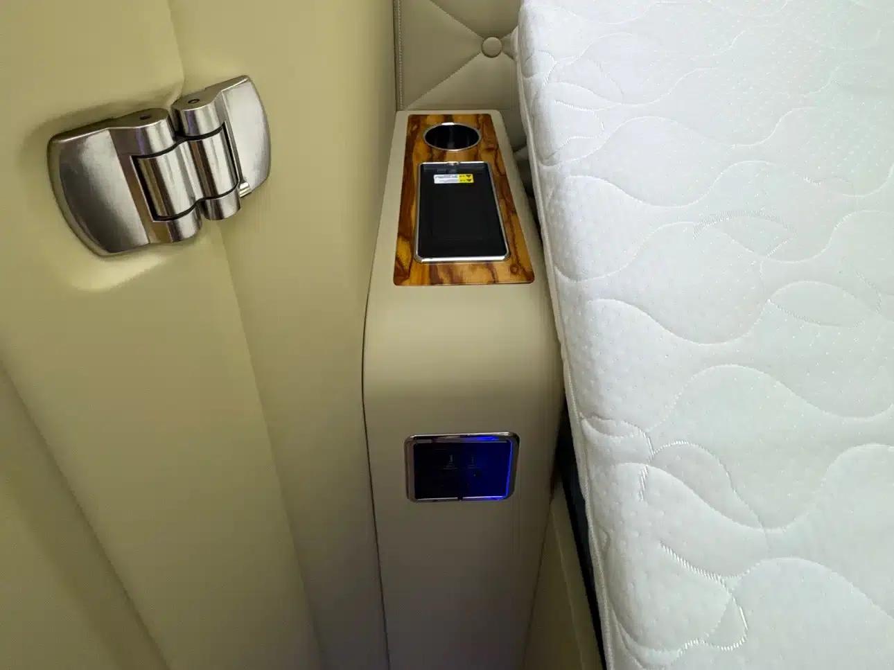 Hongqi Golden Sunflower Guoyue 2025 Model 3.0T 6-Seater — миниатюра 35