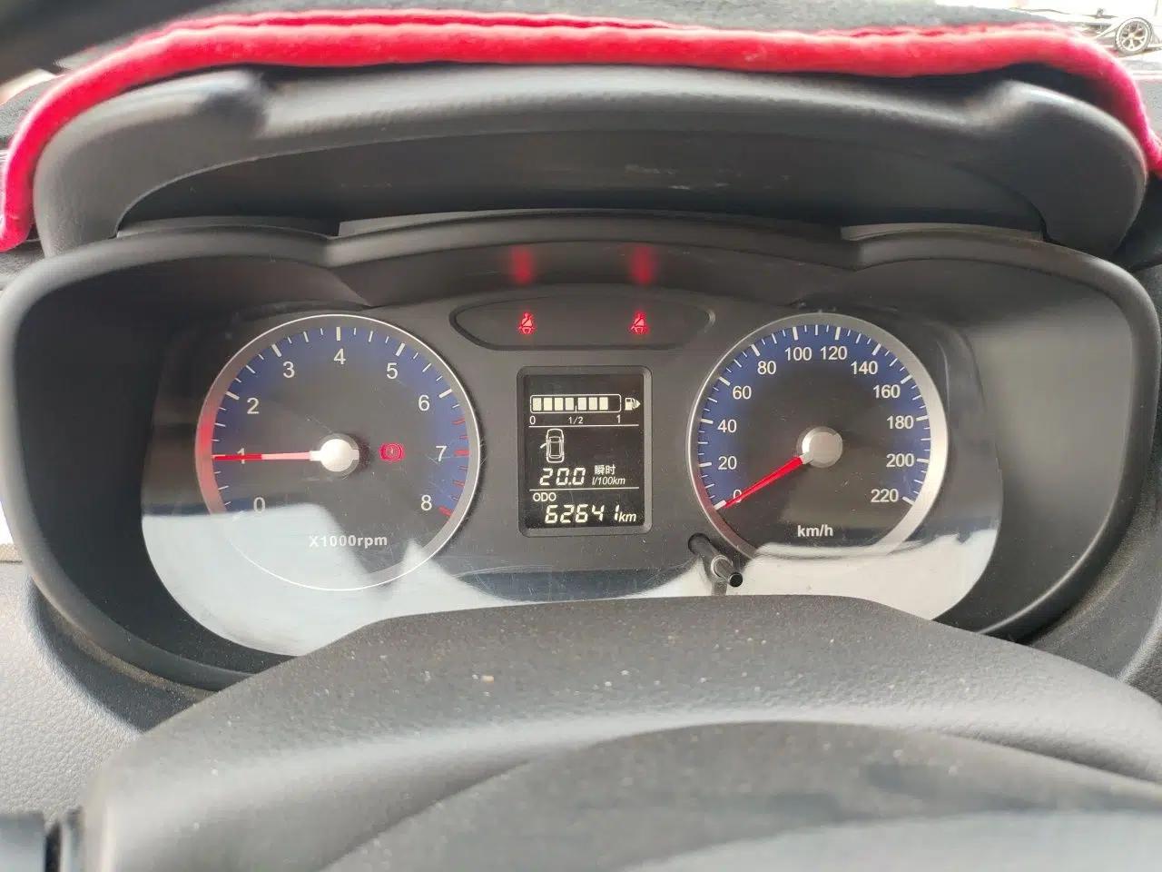 Used Venucia R50X 2015 1.6L Manual Trend Edition — миниатюра 11