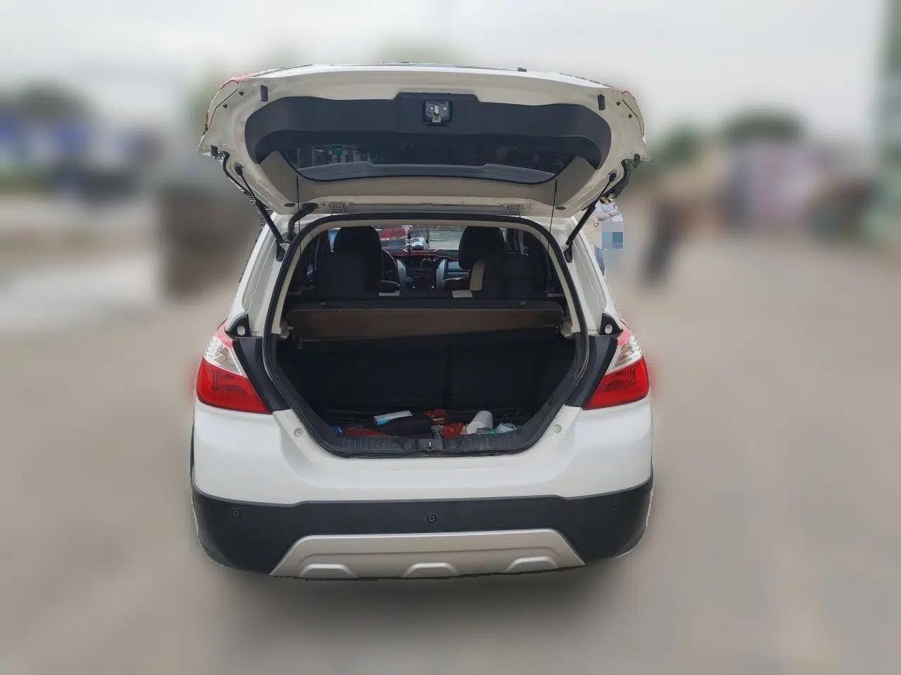 Used Venucia R50X 2015 1.6L Manual Trend Edition — миниатюра 19