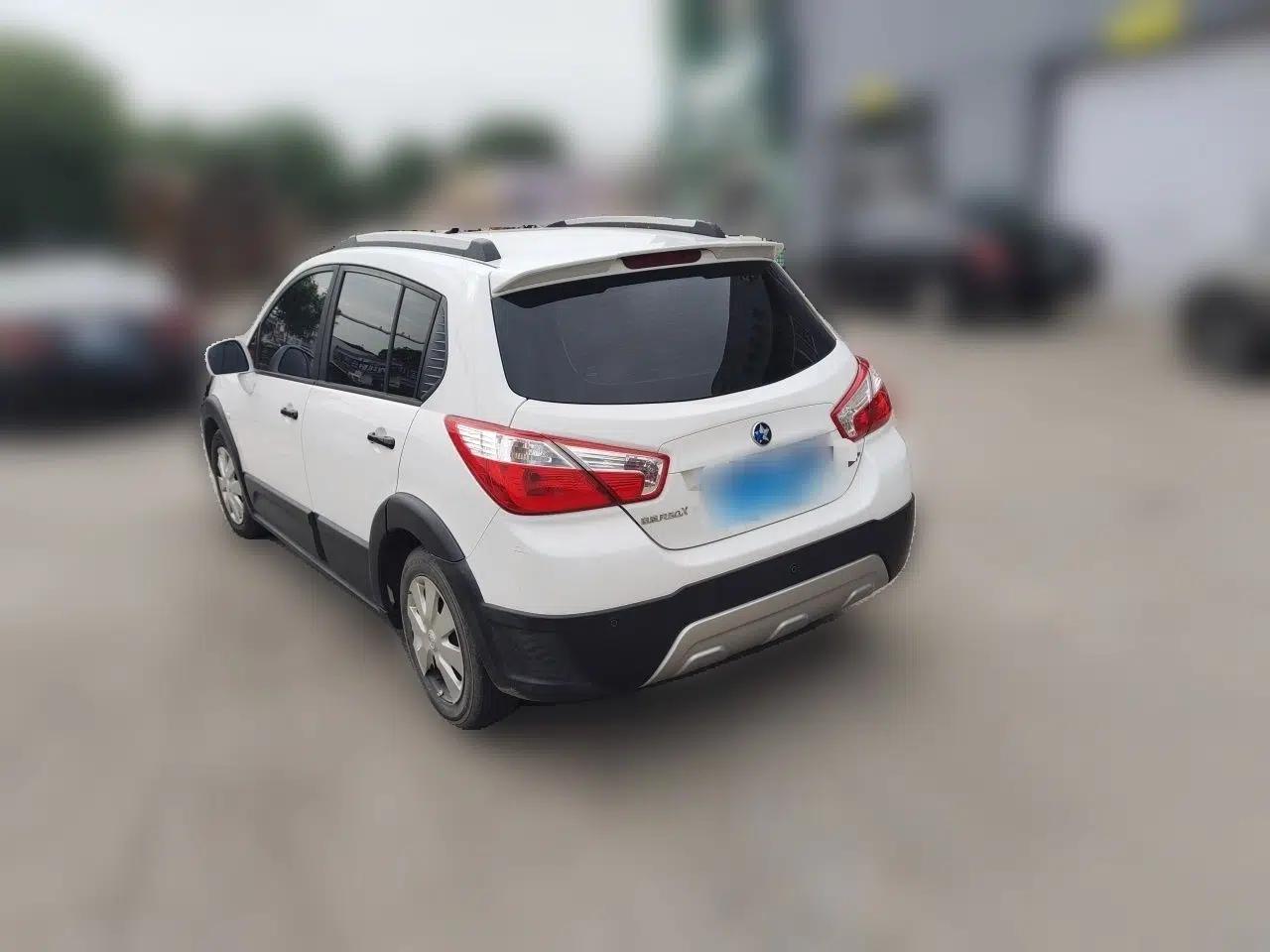 Used Venucia R50X 2015 1.6L Manual Trend Edition — миниатюра 4