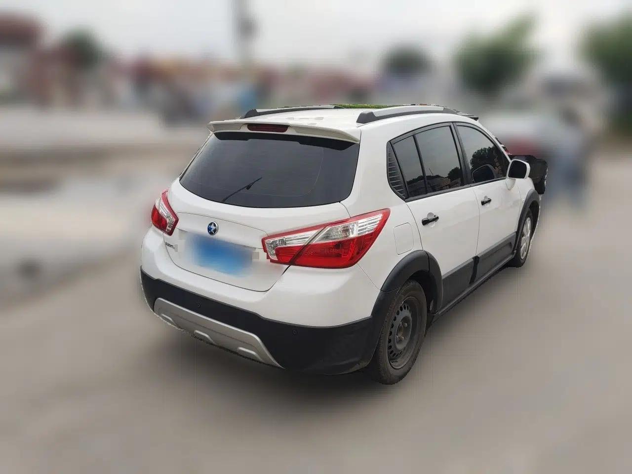 Used Venucia R50X 2015 1.6L Manual Trend Edition — миниатюра 6