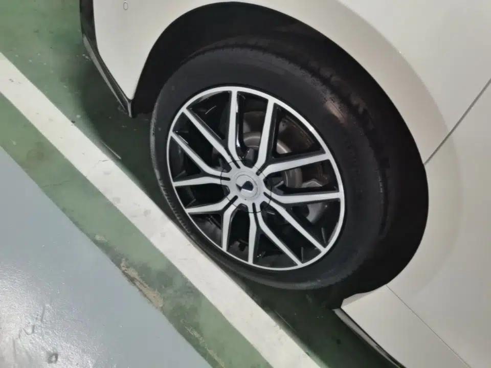 Used Denza Z9 2024 1100 km Four-Wheel Drive Max Version — миниатюра 11