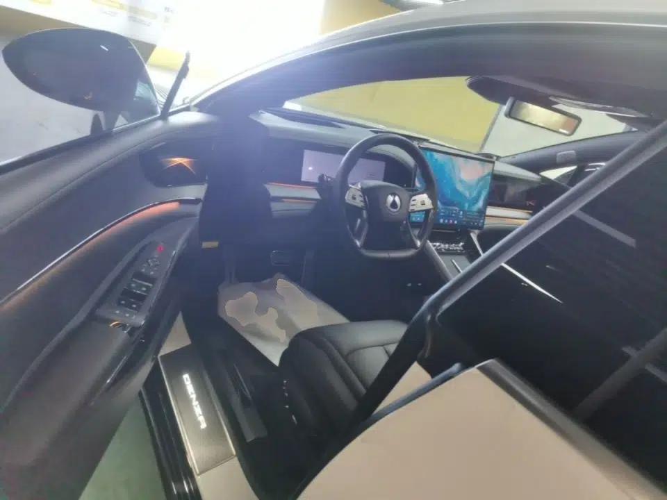 Used Denza Z9 2024 1100 km Four-Wheel Drive Max Version — миниатюра 18