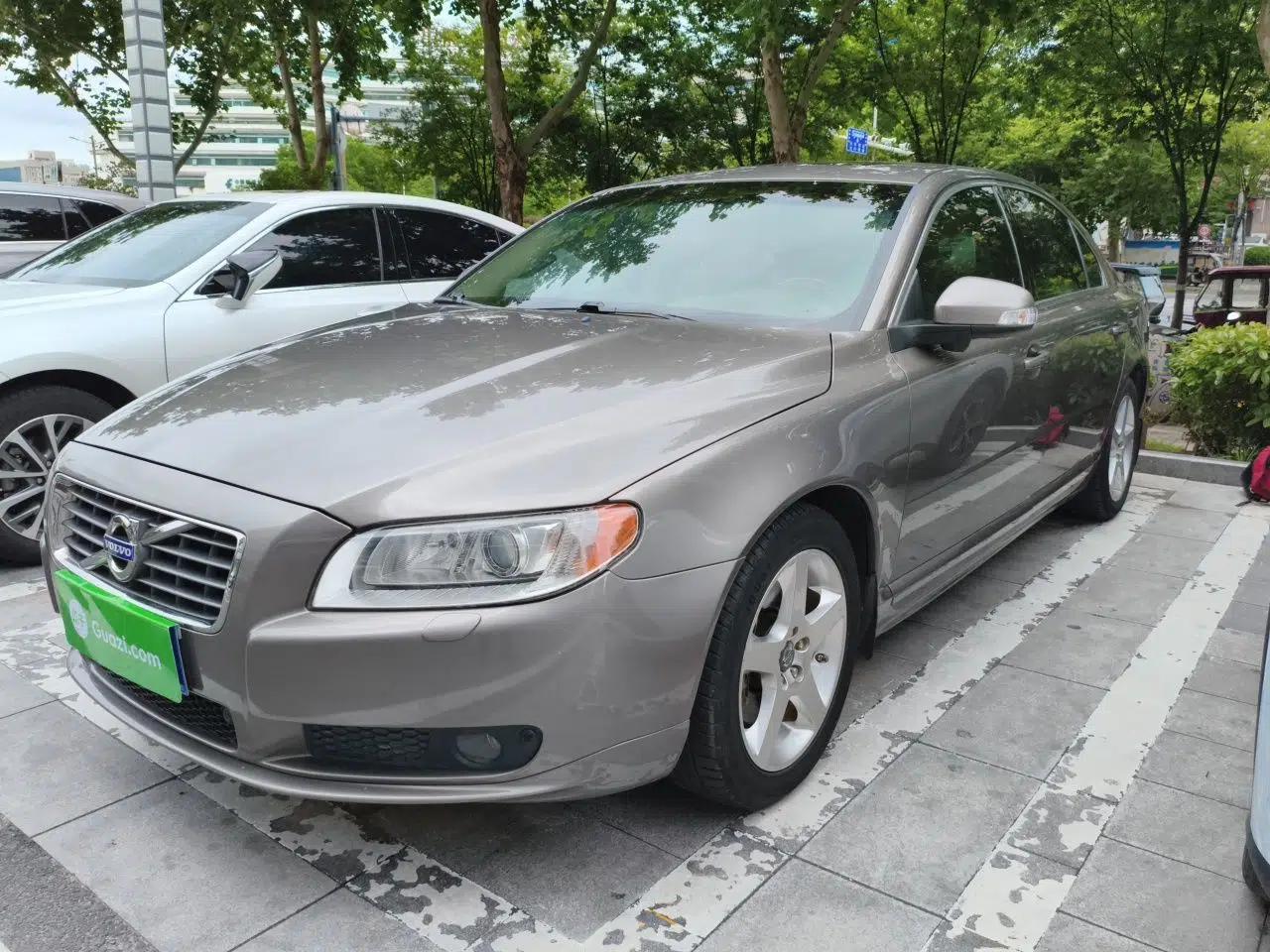 Used Volvo S80L 2011 2.0T ZhiZun Edition — миниатюра 1